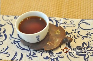 潤(rùn)元昌2015年金芽貢餅熟茶開(kāi)湯評(píng)測(cè)